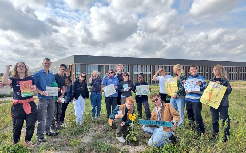 Studenten in de Lutkemeerpolder